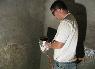 地下室外墻漏水用YYA特種防水抗滲漿料一噴即可